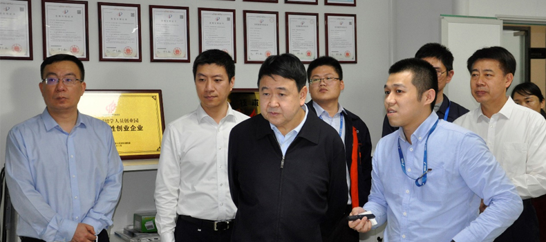 福建省人大常委會(huì)黨組副書(shū)記、副主任梁建勇一行調(diào)研捌斗新材